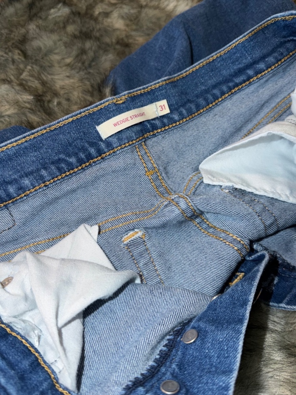 LEVI'S // Wedgie Straight Jeans // Size 31 - Picture 3 of 3